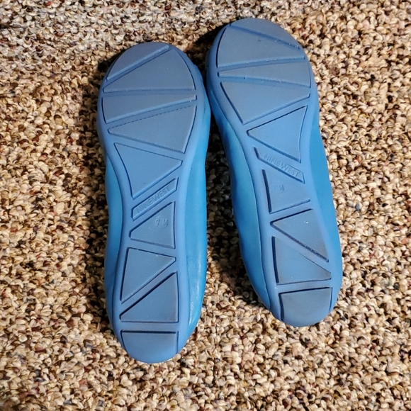 💙Nine West💙 turquoise flats with buckle, size 7.5 - Picture 2 of 3